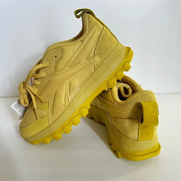 CL CARDI V2 Reebok Juniors size 6 Bright Yellow Sneakers - Picture 7 of 8
